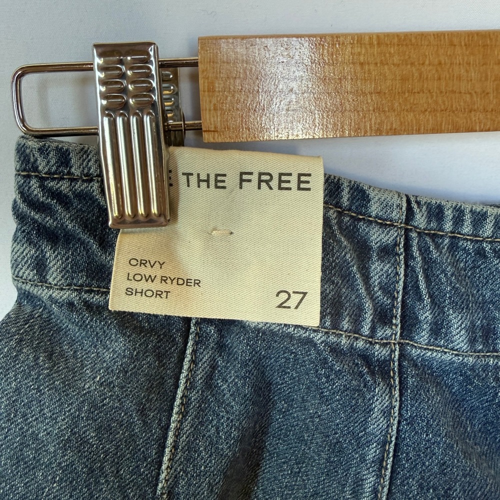 Free People We The Free CRVY Low Ryder Denim Shorts Women's Size 27 Blue Pleated - Picture 9 of 9